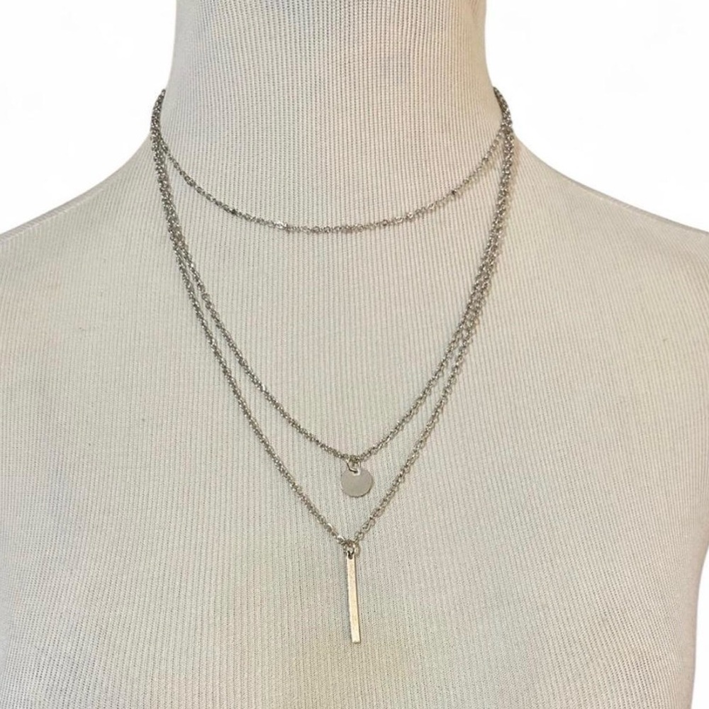 NWT Elegant Silver Layered Necklace
